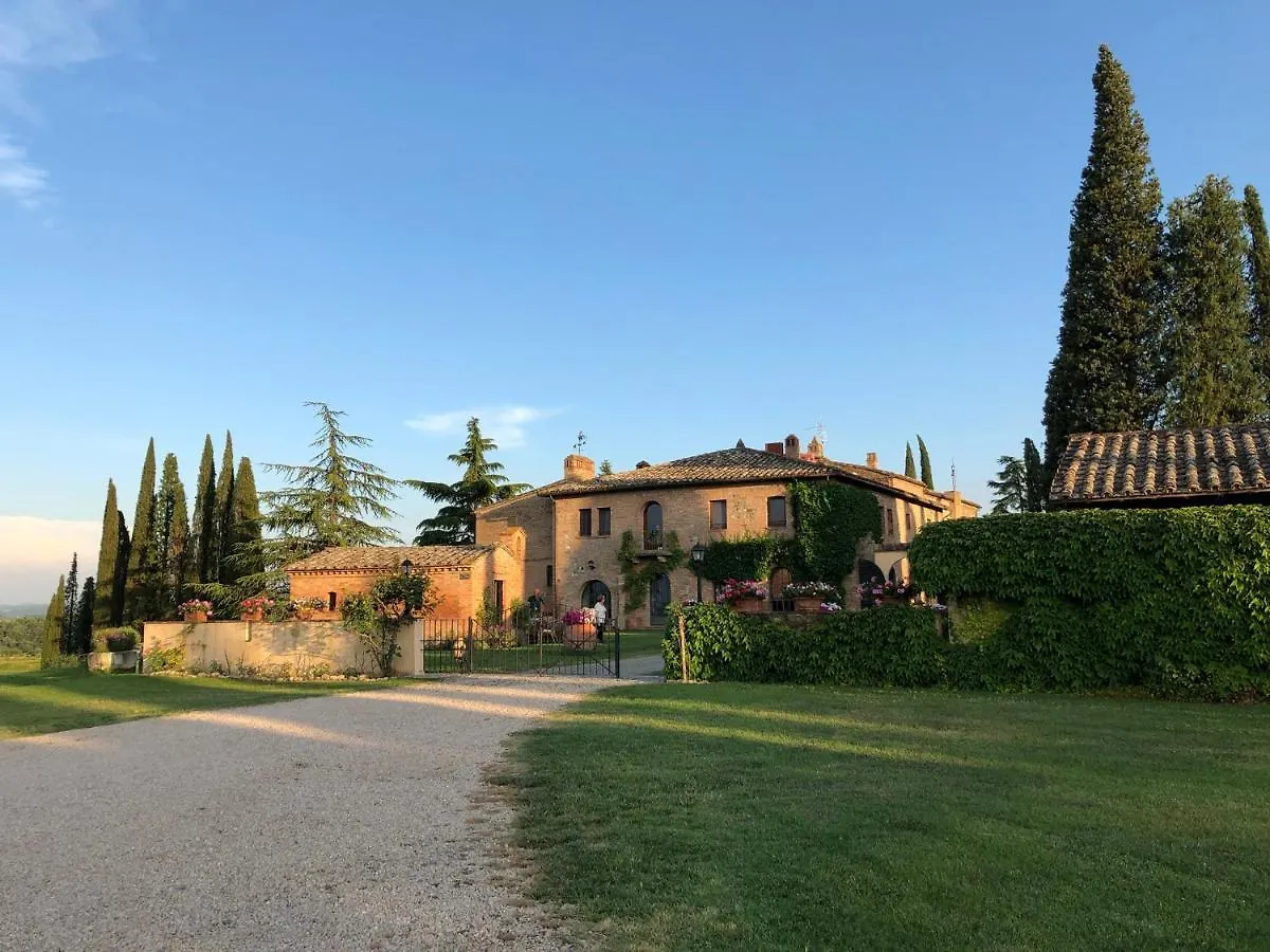 Agriturismo Macciangrosso Casale Piccolomini 키우시